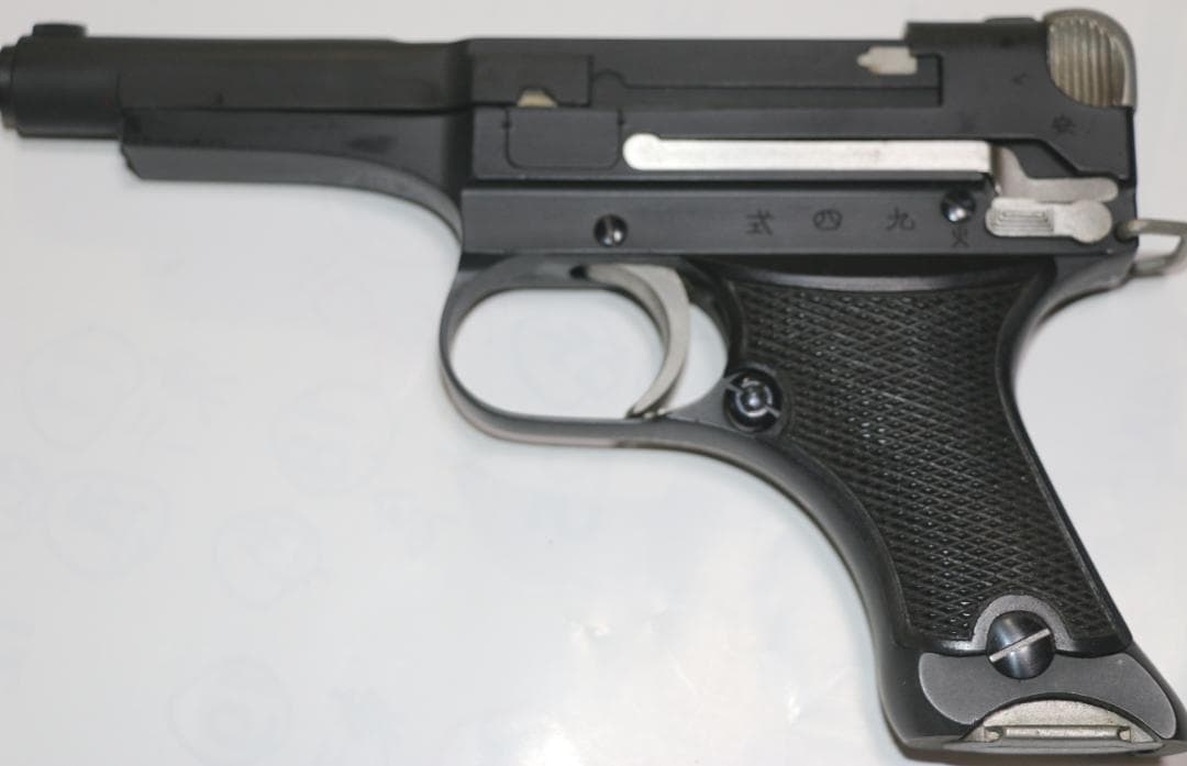 超希少　六研製　プラモデル 　九四式自動拳銃　無可動鑑賞用 合法品　中古品