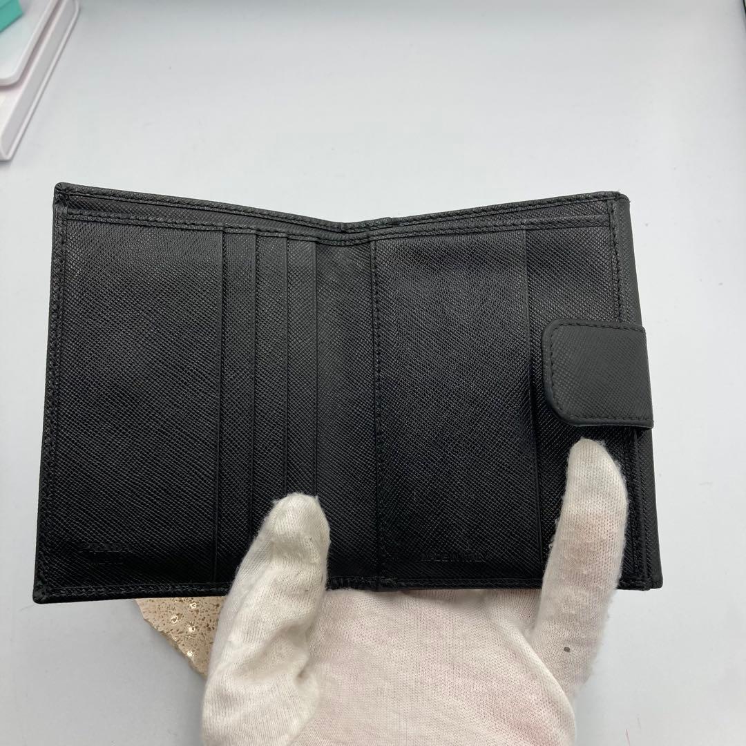！極美品！　PRADA プラダ　折り財布　サフィアーノ　ブラック　105A
