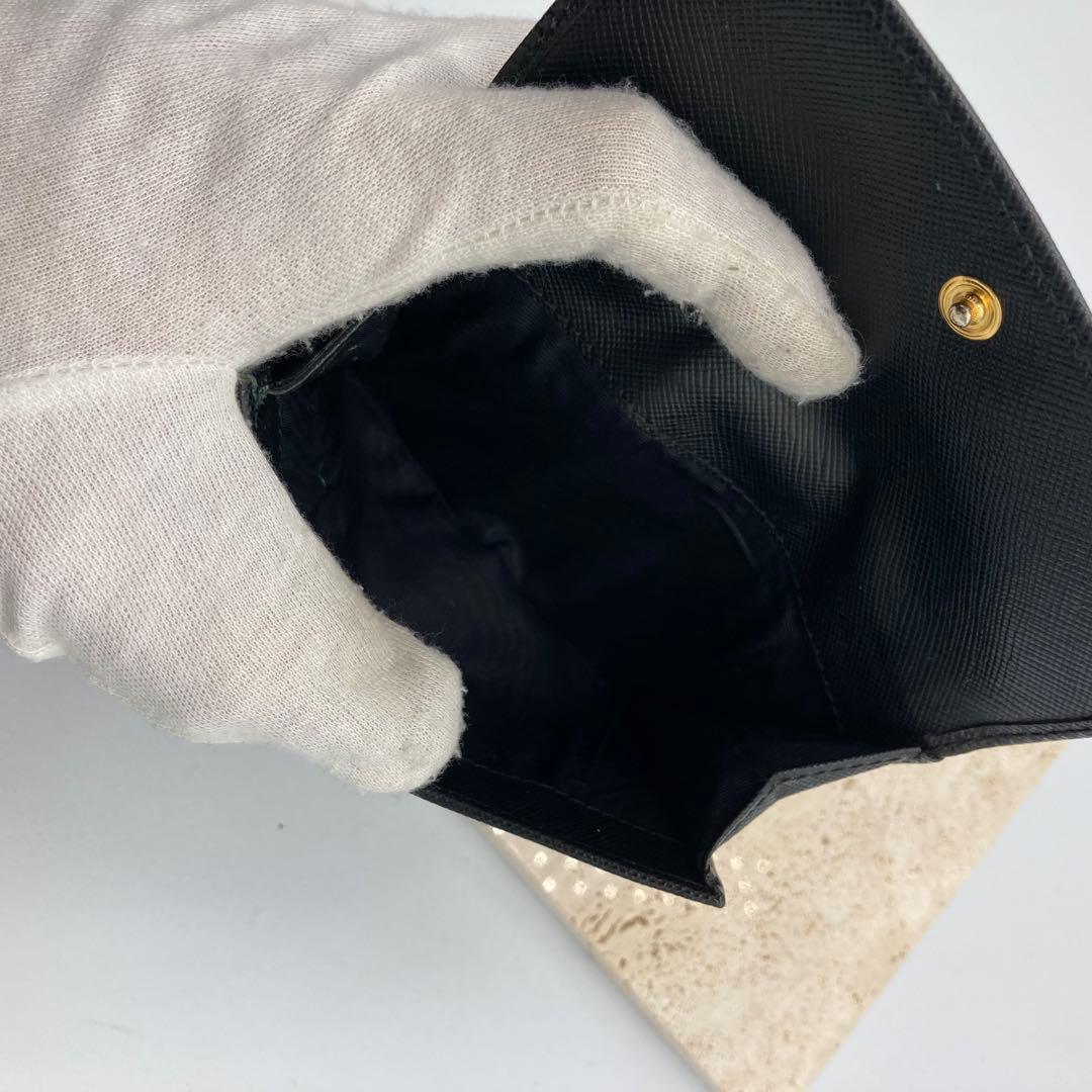 ！極美品！　PRADA プラダ　折り財布　サフィアーノ　ブラック　105A