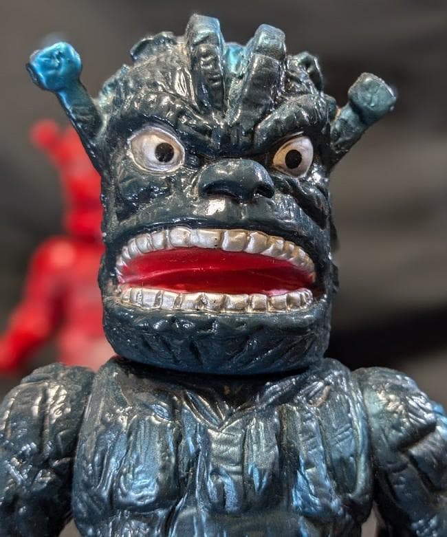 ダストマン黒色＆赤色「スペクトルマン」登場怪獣（マスダヤ復刻）ソフビ２体セット