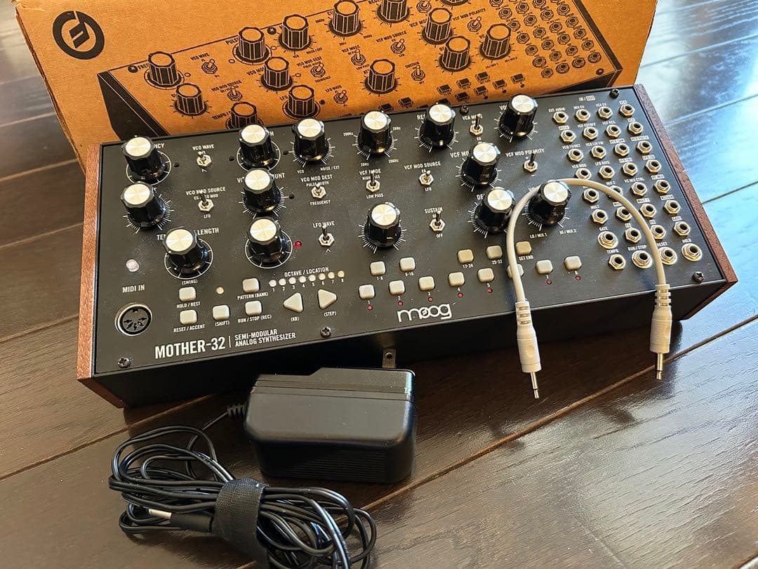 MOOG【MOTHER-32】セミモジュラーアナログシンセ(状態良好)