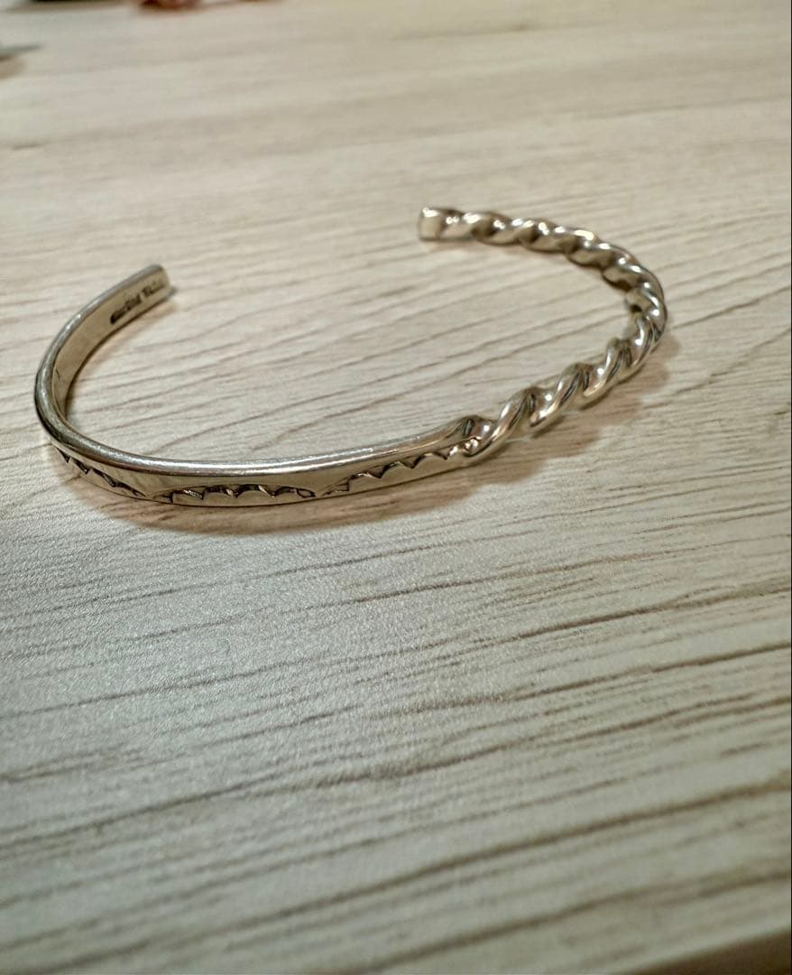 期間限定ナバホ　シルバー　バングル　Elaine Taheインディアンジュエリー
