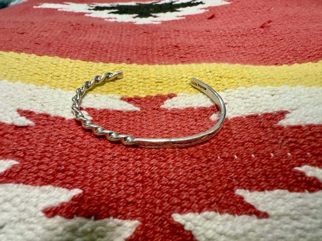 期間限定ナバホ　シルバー　バングル　Elaine Taheインディアンジュエリー