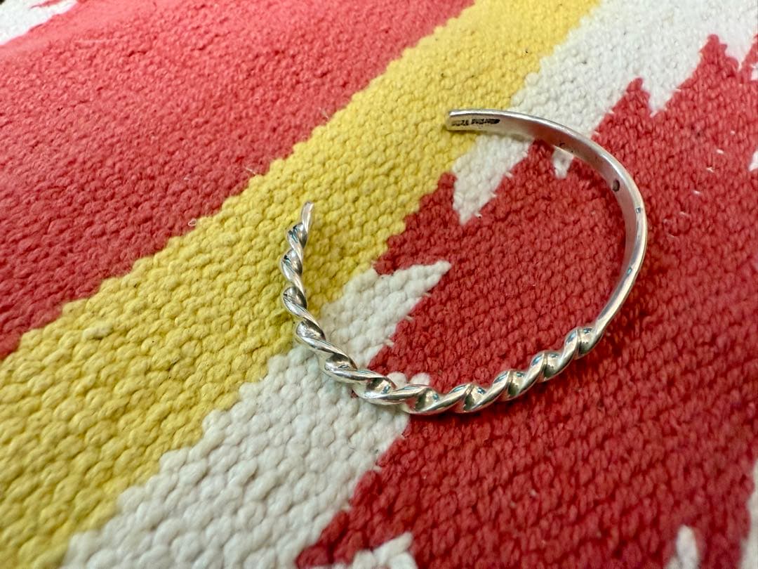 期間限定ナバホ　シルバー　バングル　Elaine Taheインディアンジュエリー