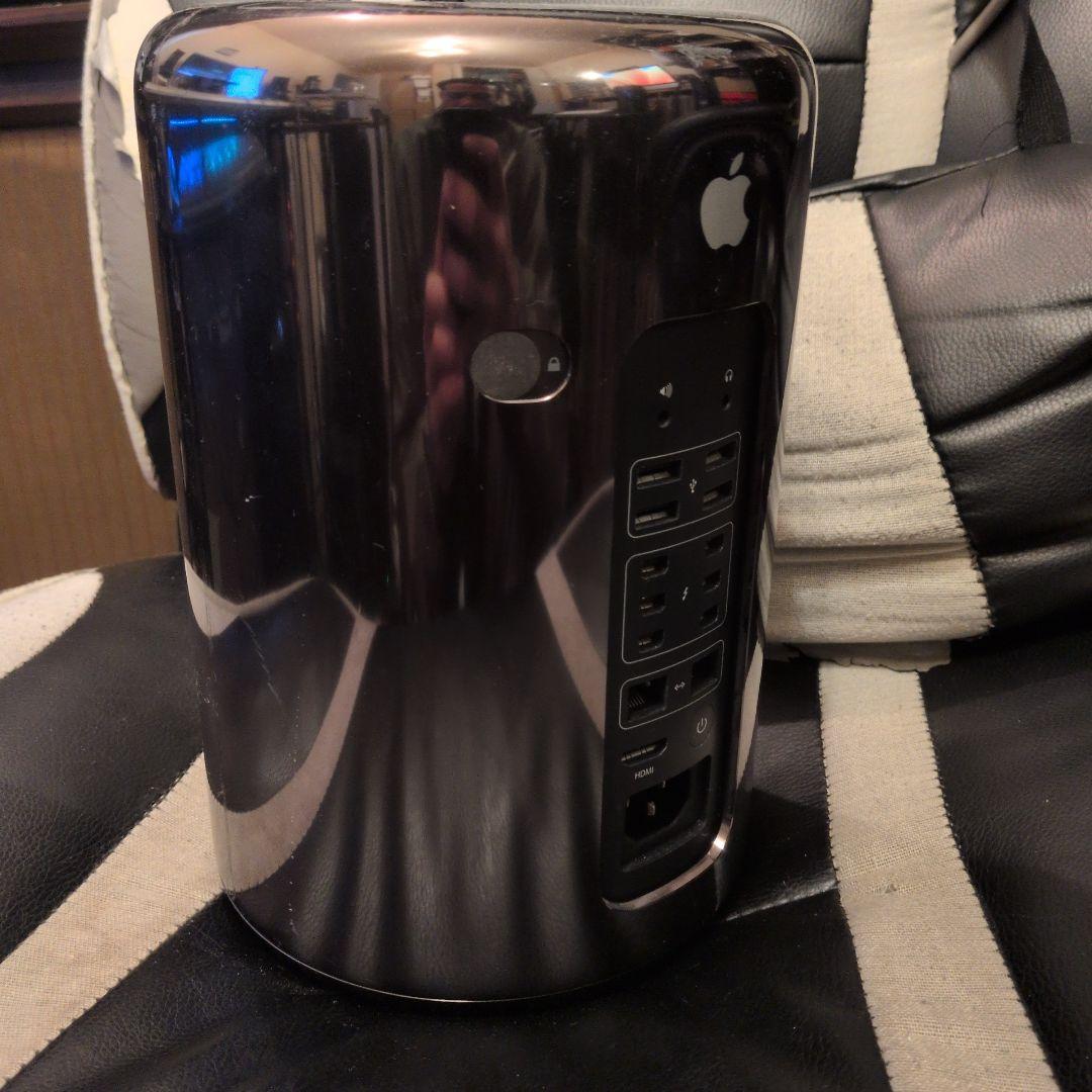 Apple Mac Pro (Late 2013) 本体②