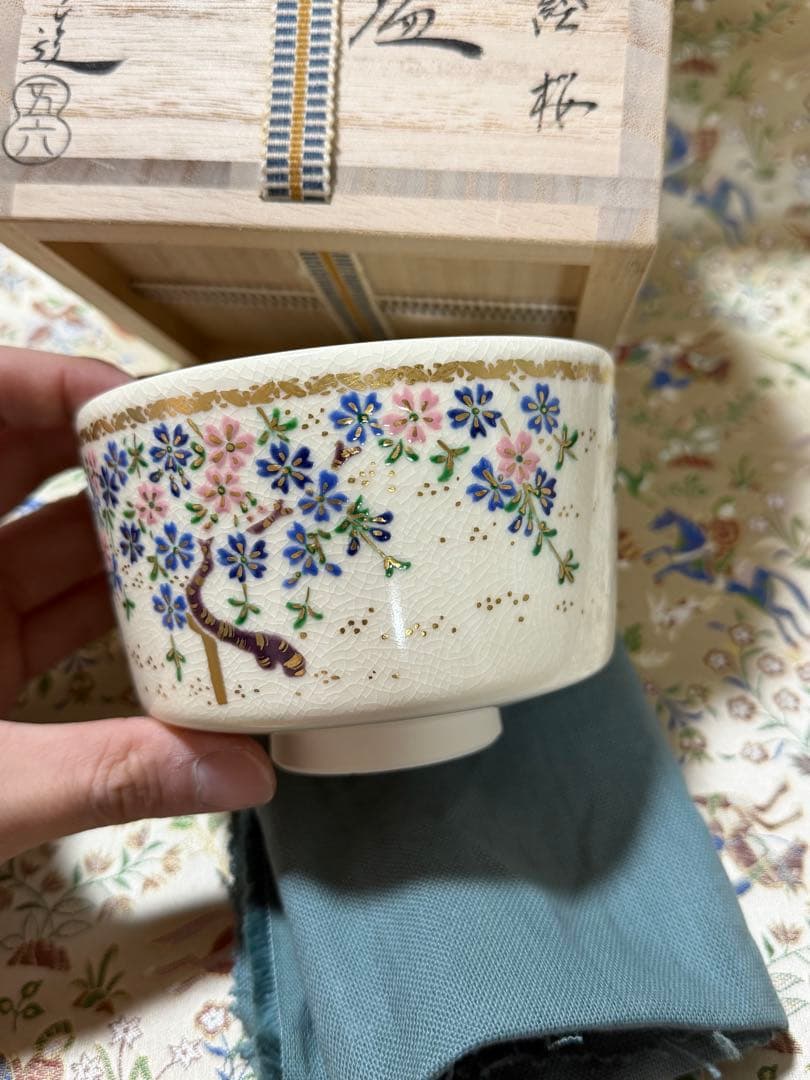 京薩摩 色絵桜茶碗 山本五六 秀逸作 共箱 共布
