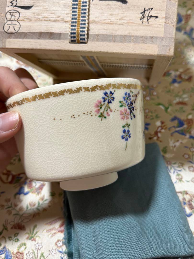 京薩摩 色絵桜茶碗 山本五六 秀逸作 共箱 共布