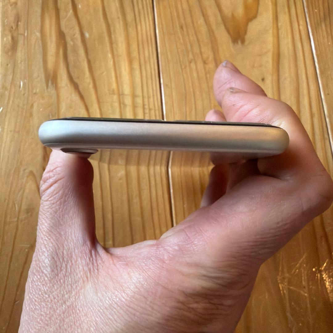 iPhone SE3 第3世代 128GB 90% ホワイト　ケース付き