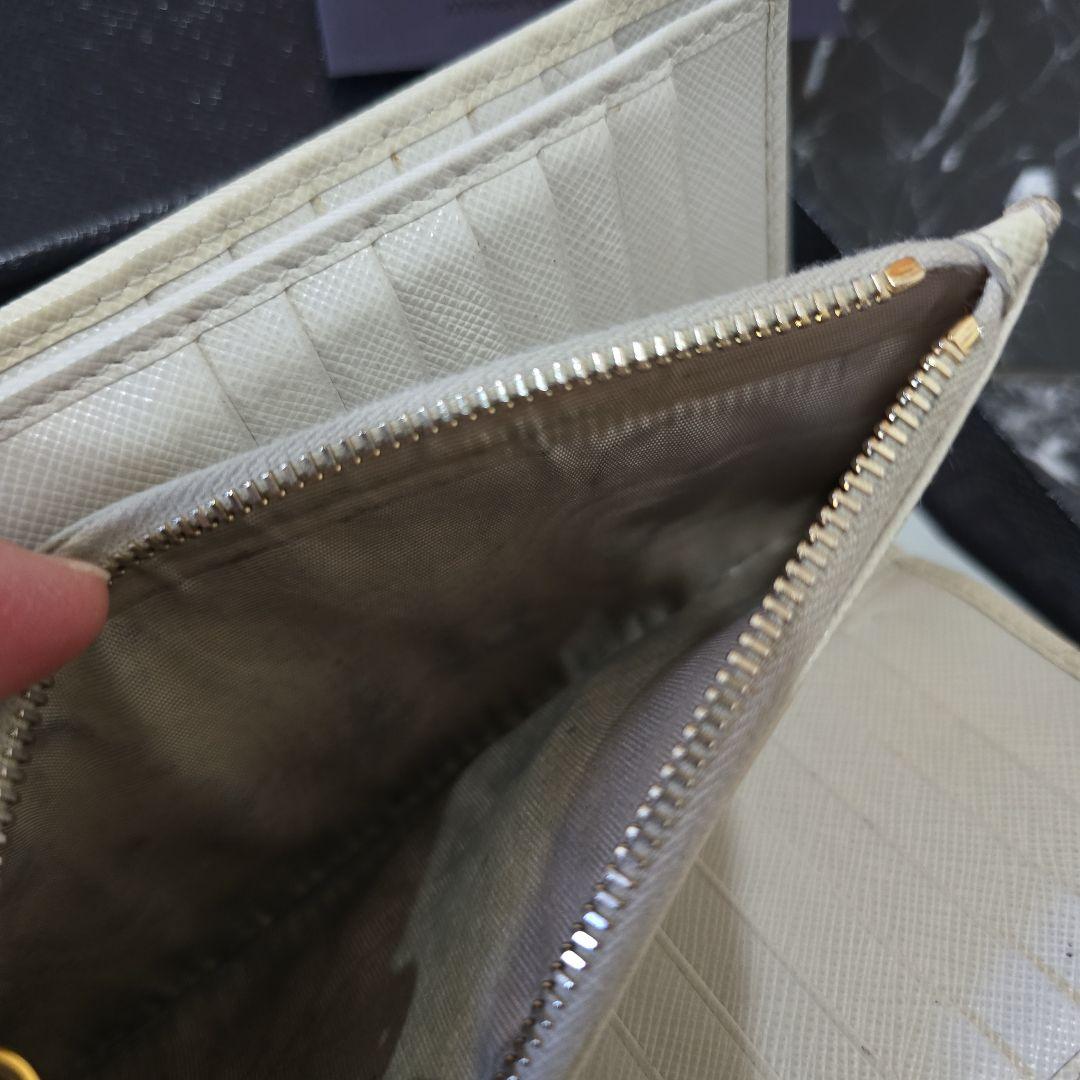 PRADA 二つ折り財布 ベージュ ホワイト サフィアーノ レザー