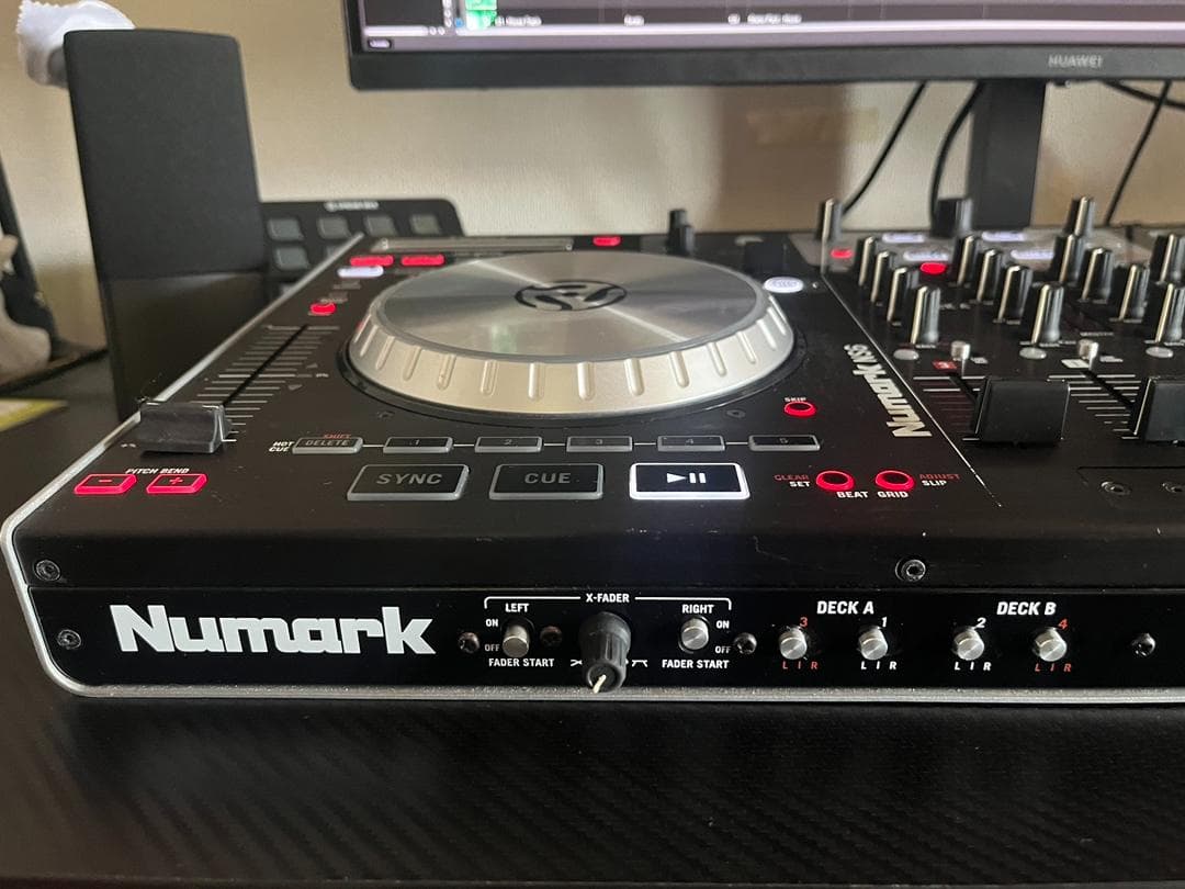 Numark「NS6」PCDJコントローラー（動作確認済み）