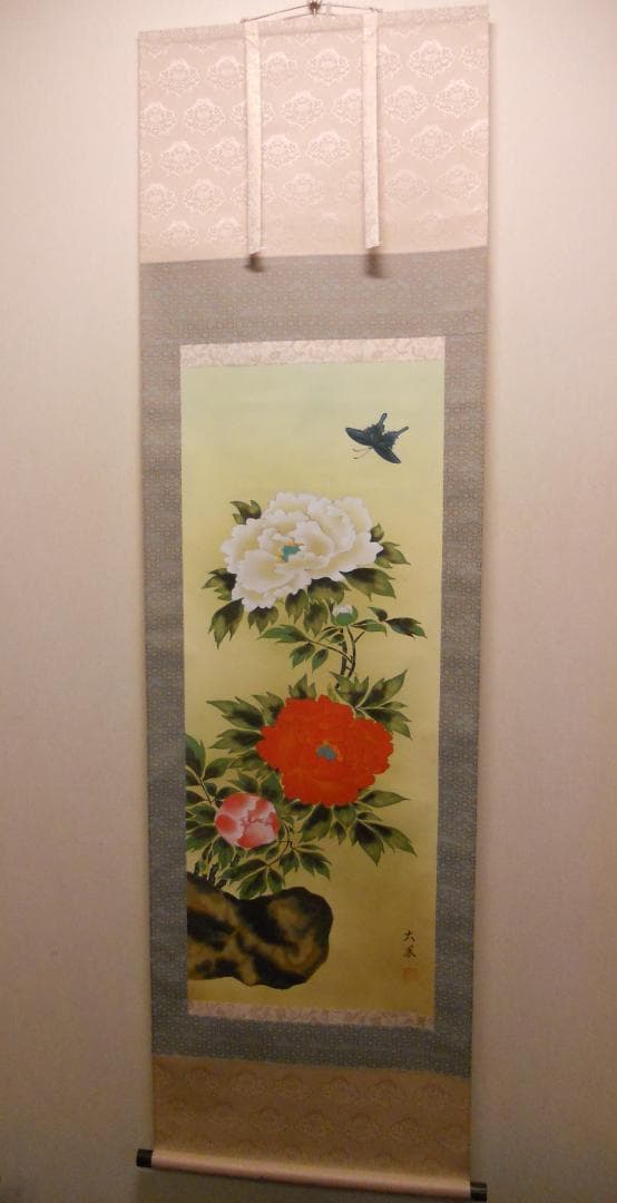 掛け軸 小川大鳳 牡丹に蝶 絹本 希少 軸装 茶道具 掛軸 美品 です。
