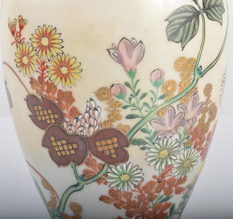 りの　九谷焼　清雅堂造　青粒　色絵秋草図　花瓶　共箱 M R4217