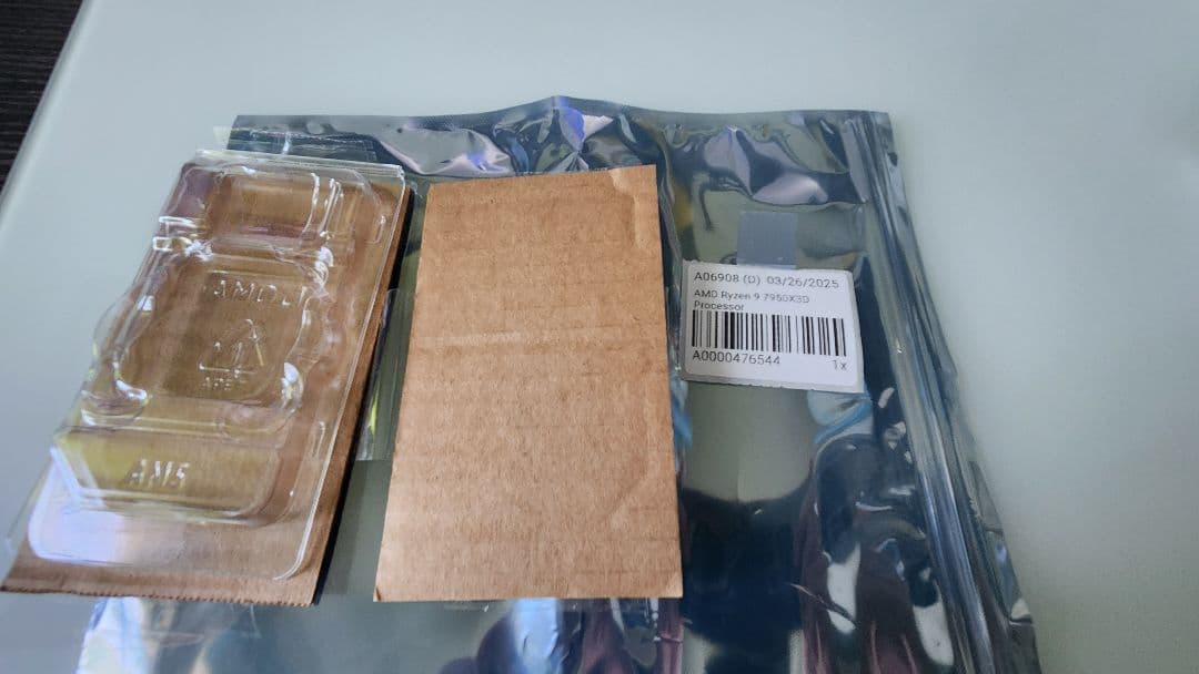 AMD Ryzen 7950X3D CPU 本体