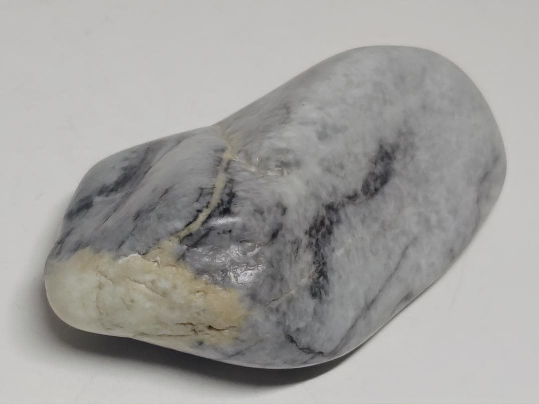 糸魚川㉙ 翡翠 127g ヒスイ 原石 鑑賞石 自然石 誕生石 鉱物 鉱石 水石