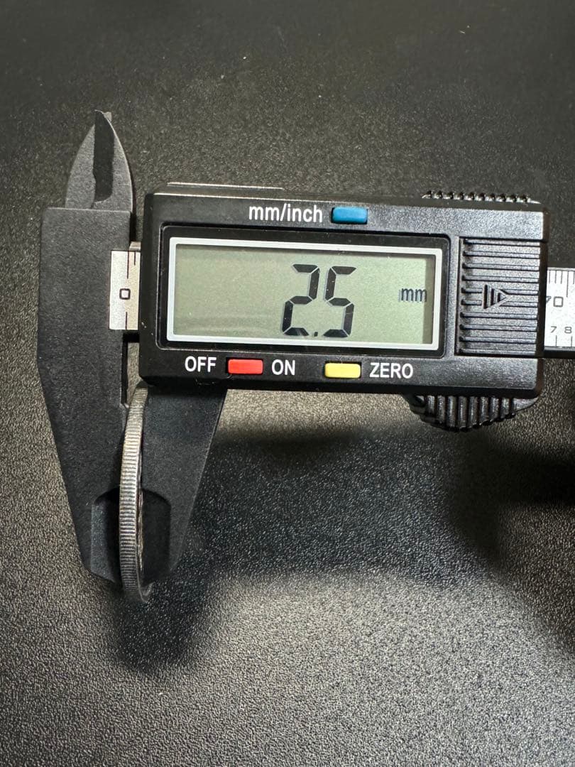 貿易銀　明治ハ年　菊紋・竜　　　一圓銀貨