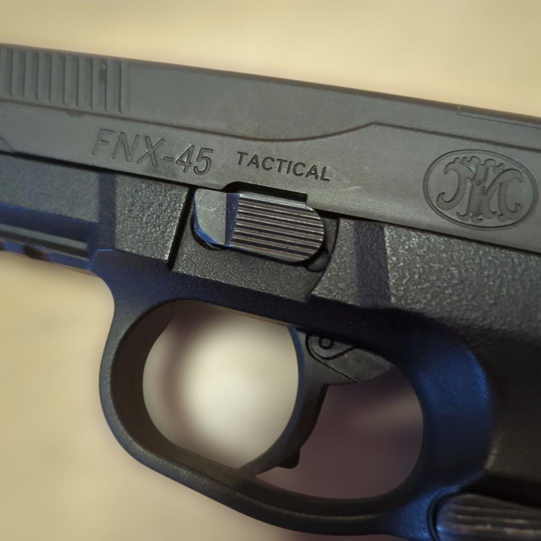 FNX-45 Tactical ガスガン 2マガジン付き