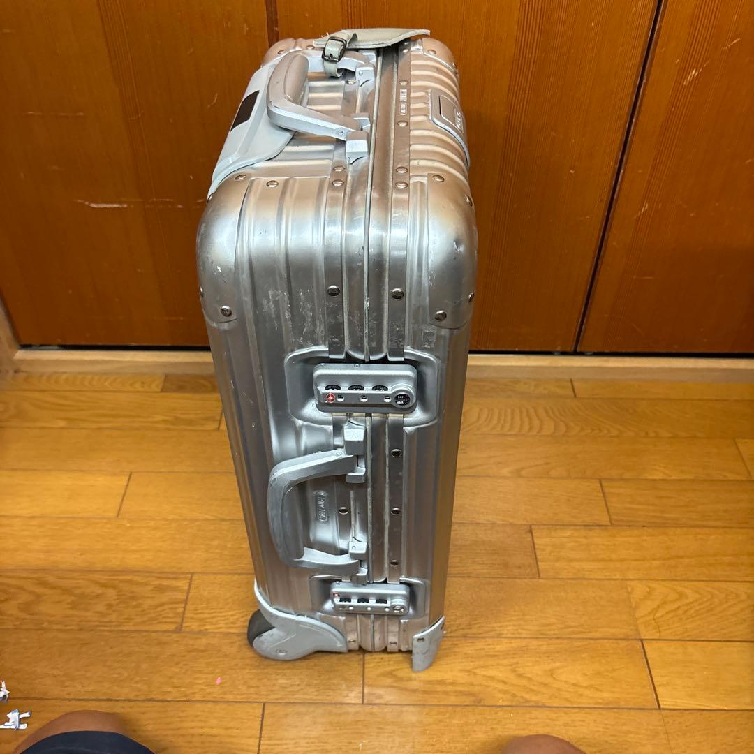 RIMOWA シルバーキャリーケース ストライプデザイン