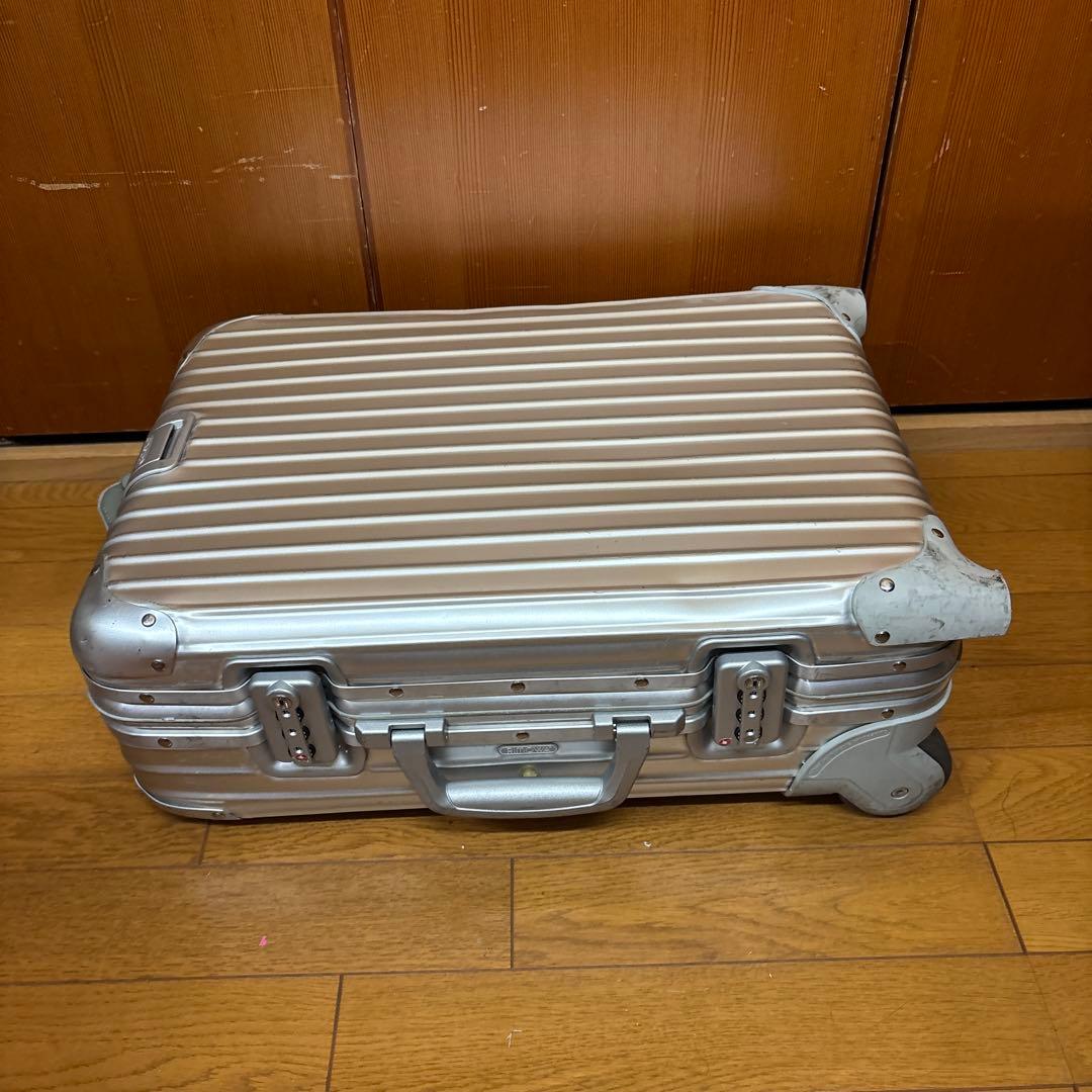 RIMOWA シルバーキャリーケース ストライプデザイン
