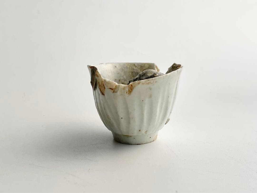 骨董　アンティーク　初期伊万里陶片　白磁鎬盃　酒器　酒杯　猪口　出土　発掘