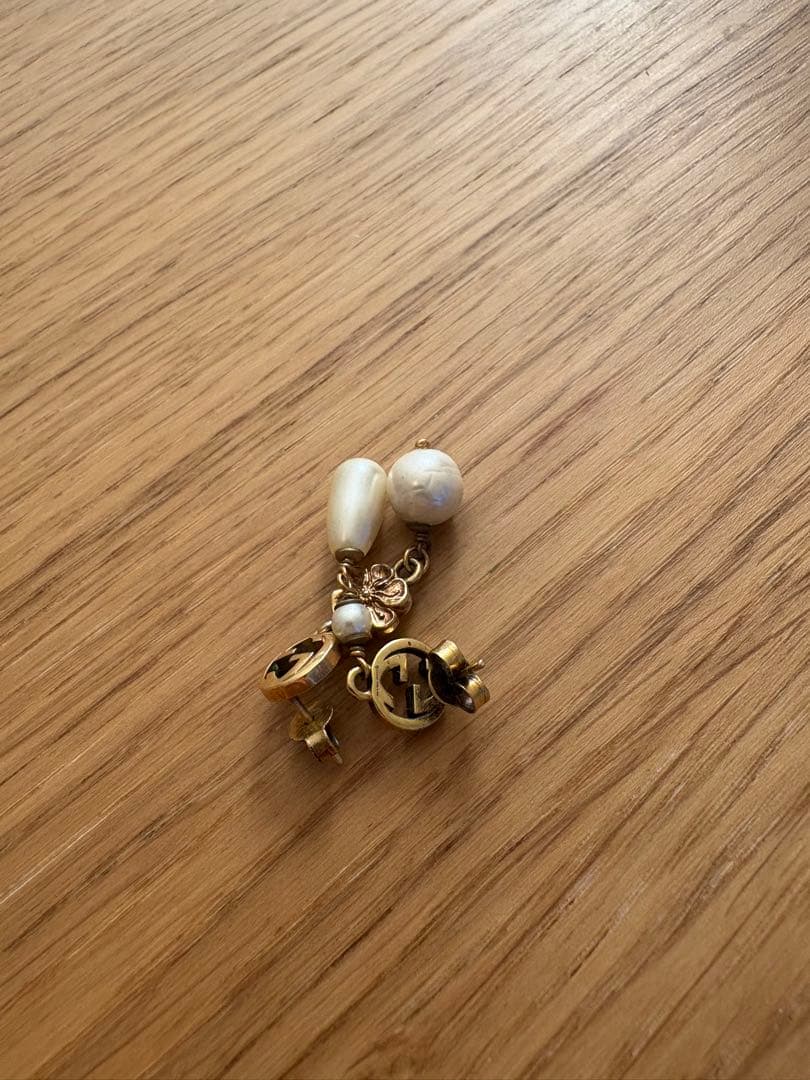 GUCCI フラワーモチーフピアス