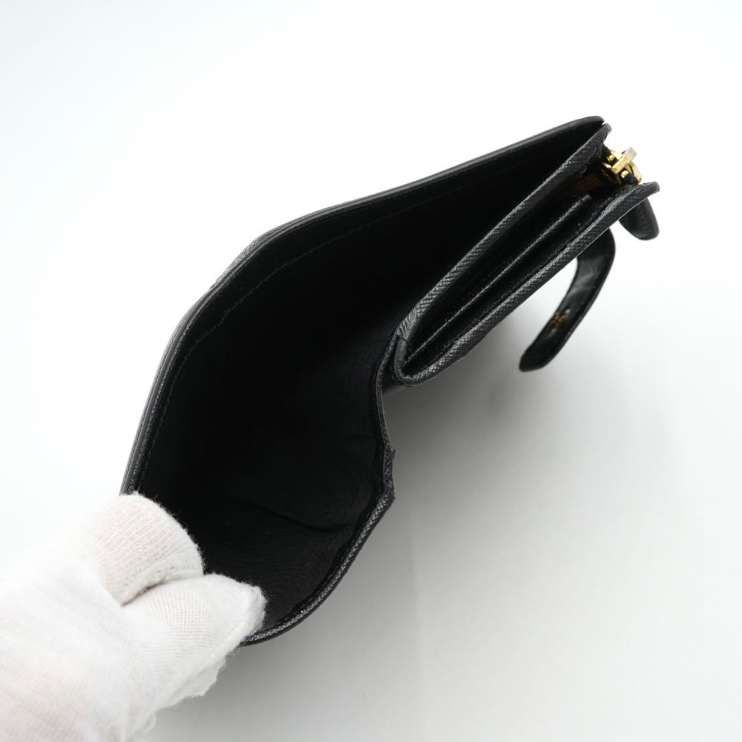 ✨極上美品✨　プラダ　二つ折り　サフィアーノレザー　メタルロゴ　黒　箱付き