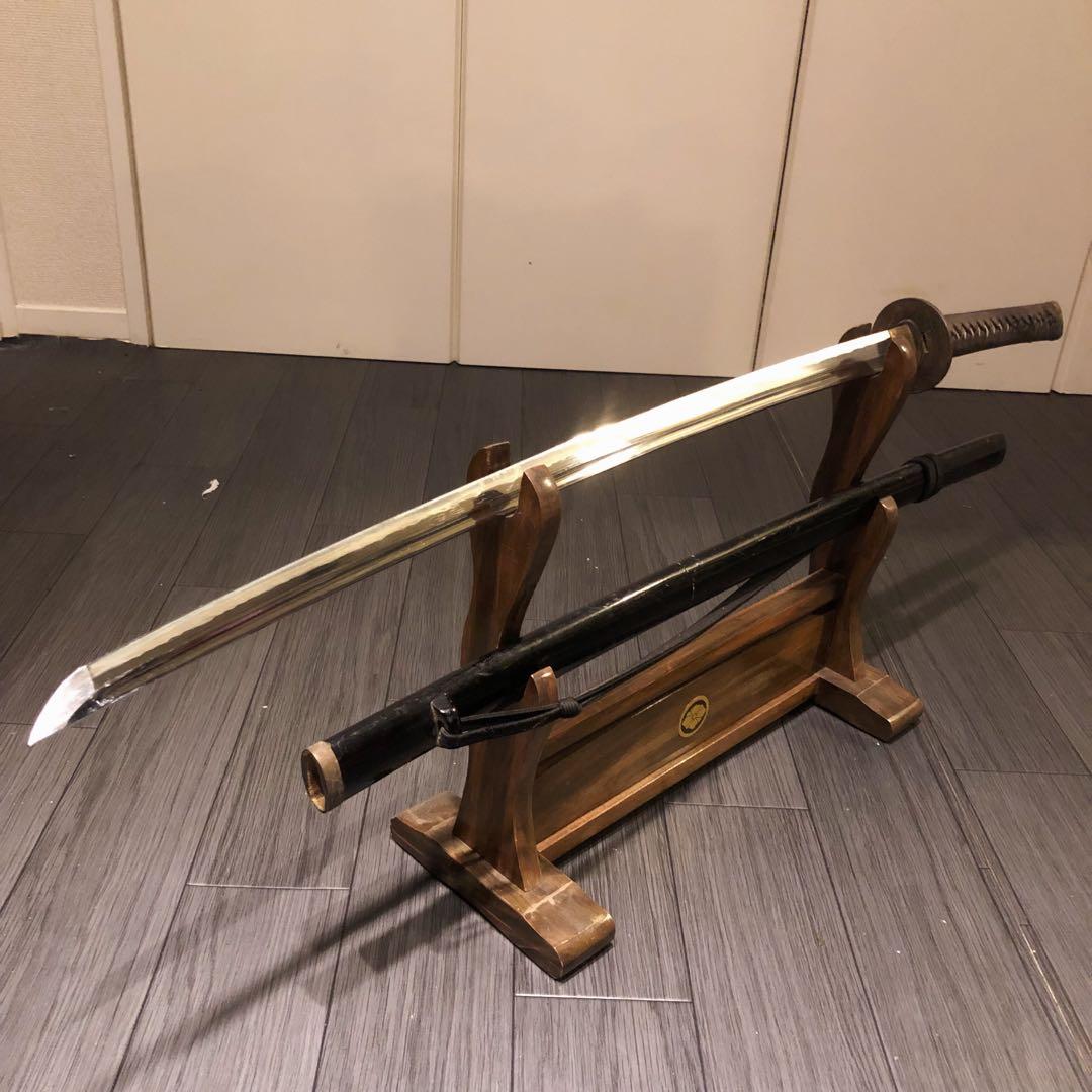 高級模造刀　樋入り刀身　革柄　居合刀　優波紋　黒拵え　太刀