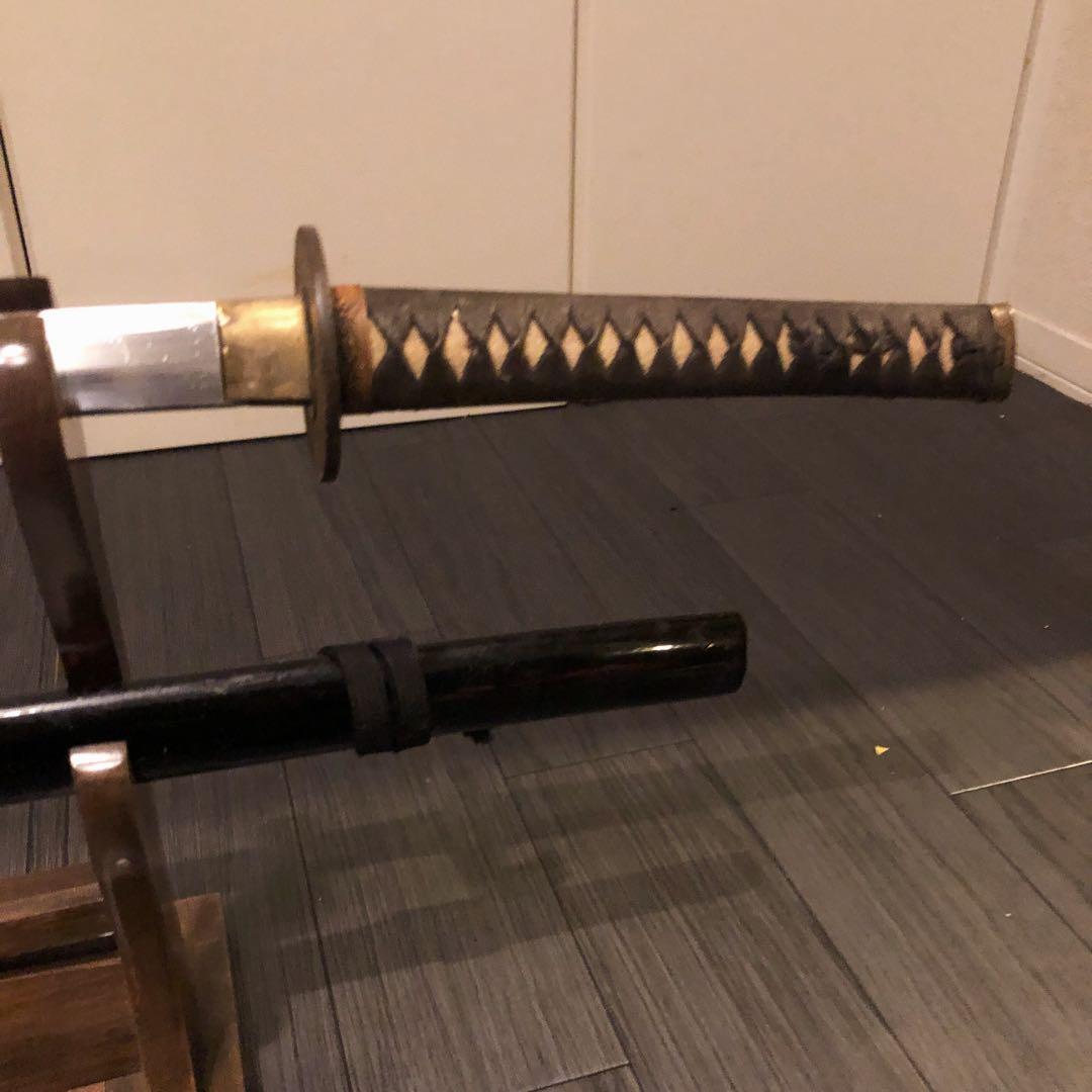 高級模造刀　樋入り刀身　革柄　居合刀　優波紋　黒拵え　太刀