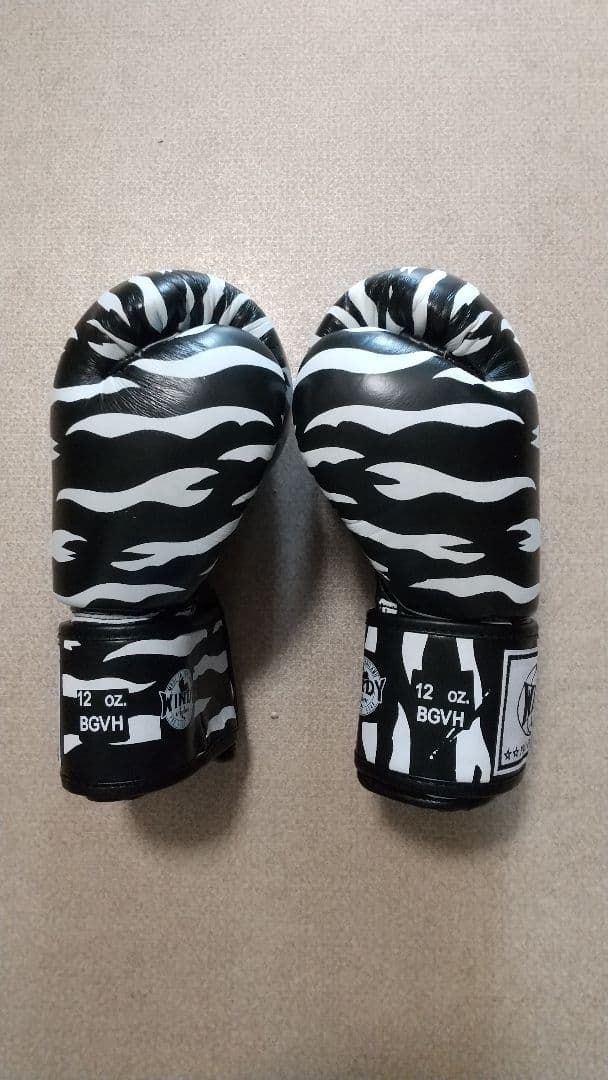 本革製WINDYボクシンググローブ 12oz ゼブラ 白&黒 キックボクシング