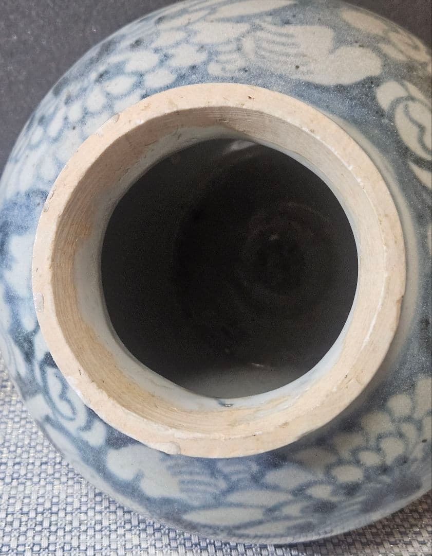 明朝 明代　中国古陶磁　中国南方系　青華　 古染付　花の図　胴継ぎ　壺　花入れ