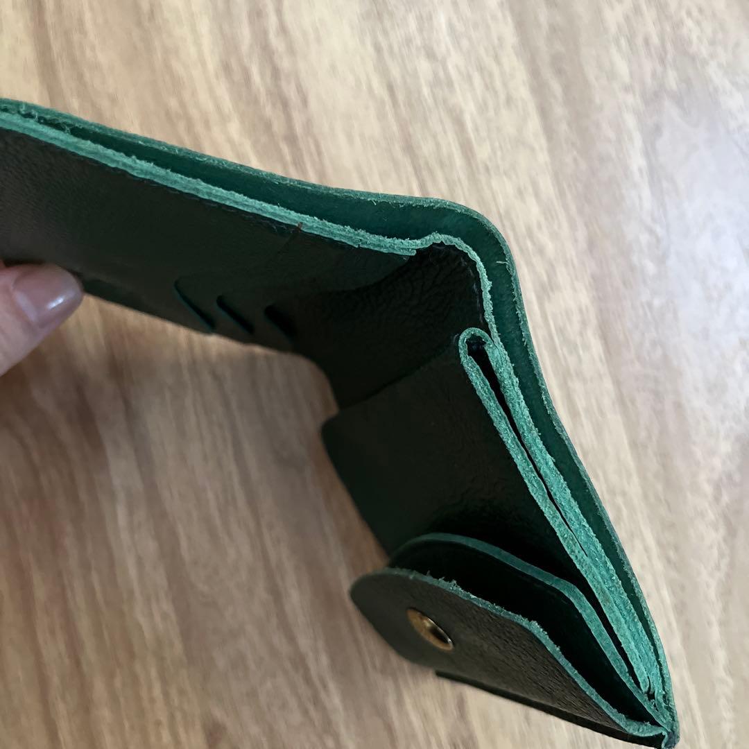 新品未使用　IL BISONTE グリーン 二つ折り財布