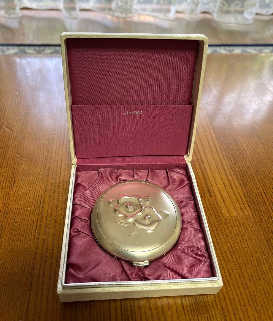 1972 年 資生堂花椿会 ハイプリオール 記念品シルバーコンパクト 非売品