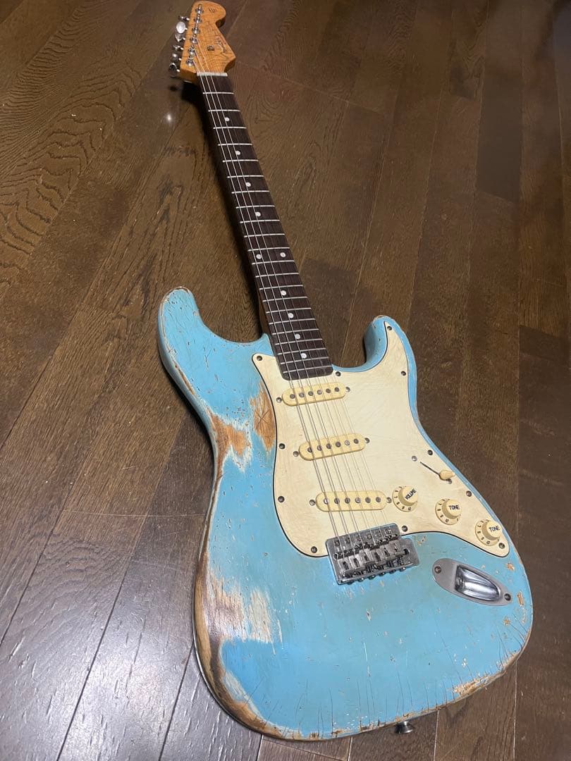 ストラトタイプギター ヴィンテージ仕上げ