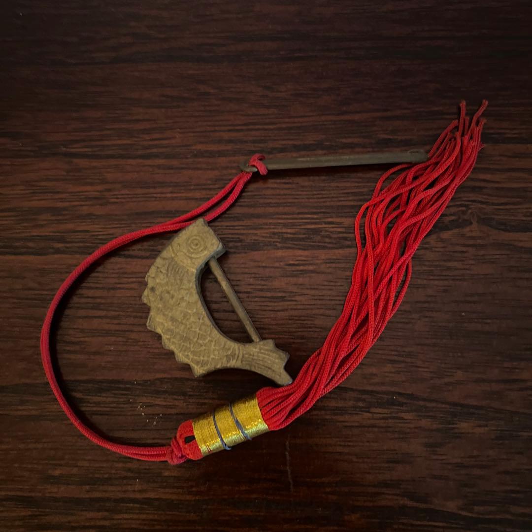 伝統的な木製箪笥 引き出し付き