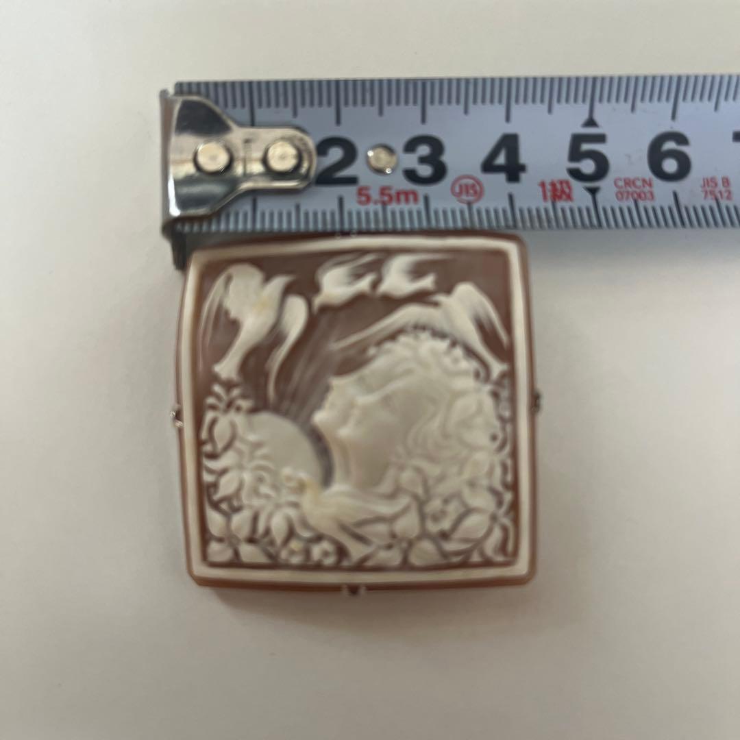 カメオ　ブローチ　サイン