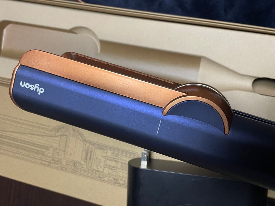 Dyson Airstrait ストレイトナー HT01 ドライヤー　アイロン