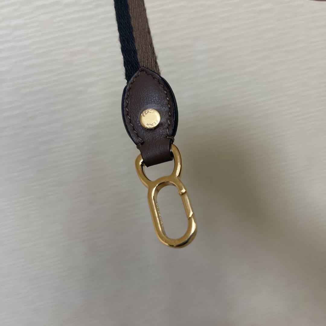 FENDIストラップ