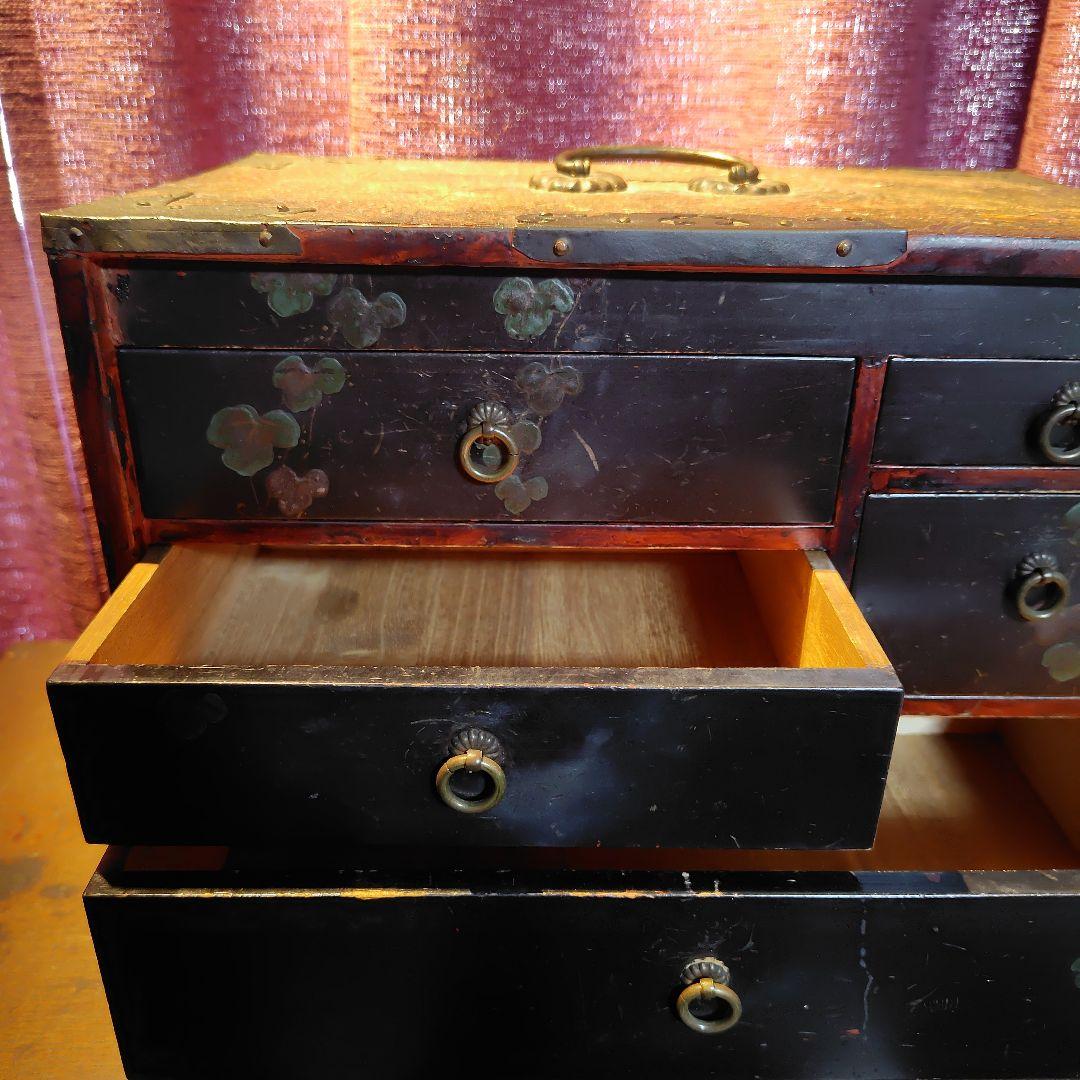 花柄の黒い木製箪笥 5引き出し