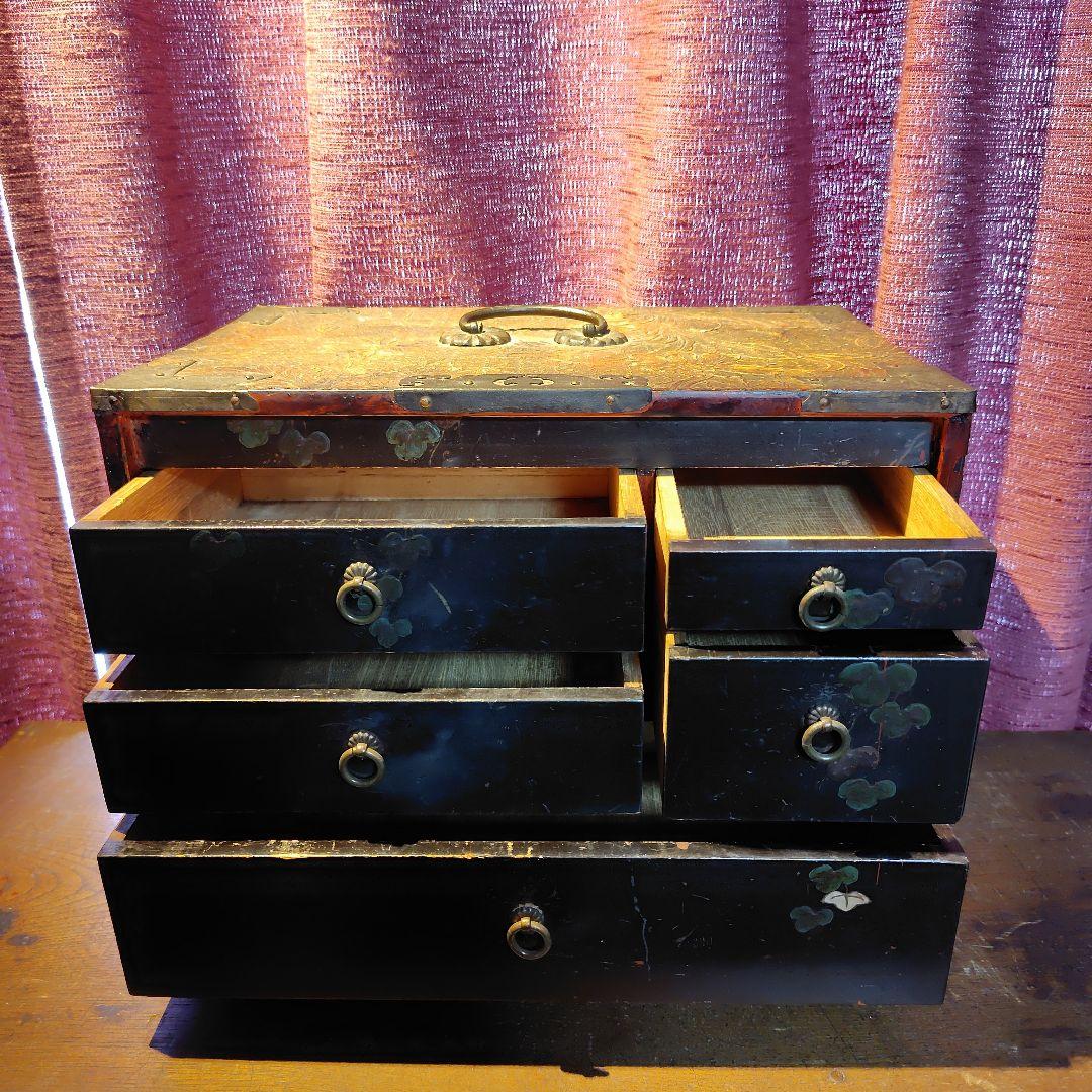 花柄の黒い木製箪笥 5引き出し