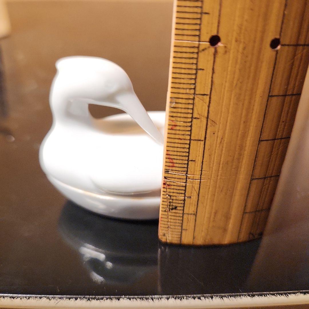 12代柿右衛門　太白鷺形彫香合　共箱