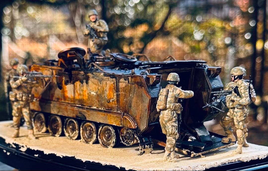 完成品プラモデル1/35 アメリカ M113A2 デザートワゴン＆兵士7体