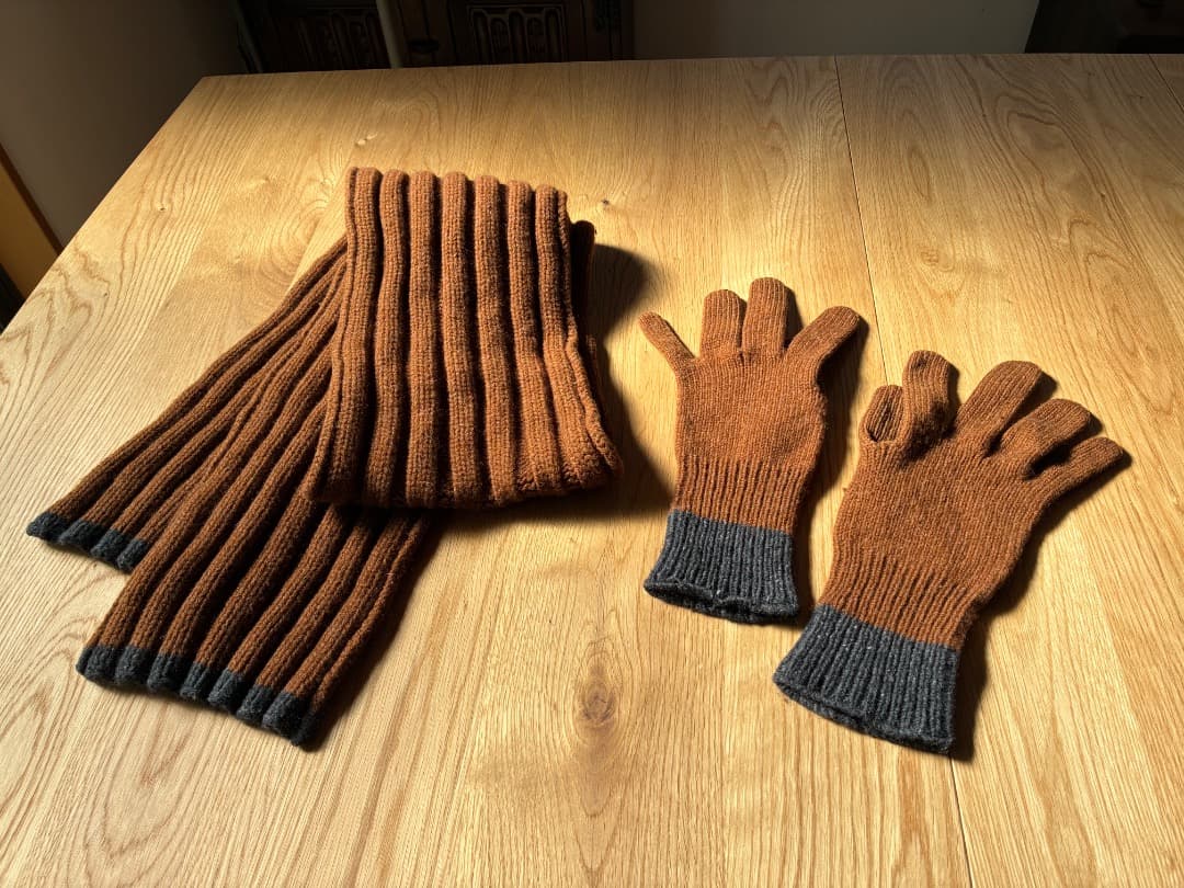 MARGARET HOWELL【スコットランド製】手袋➕マフラーセット　MHL