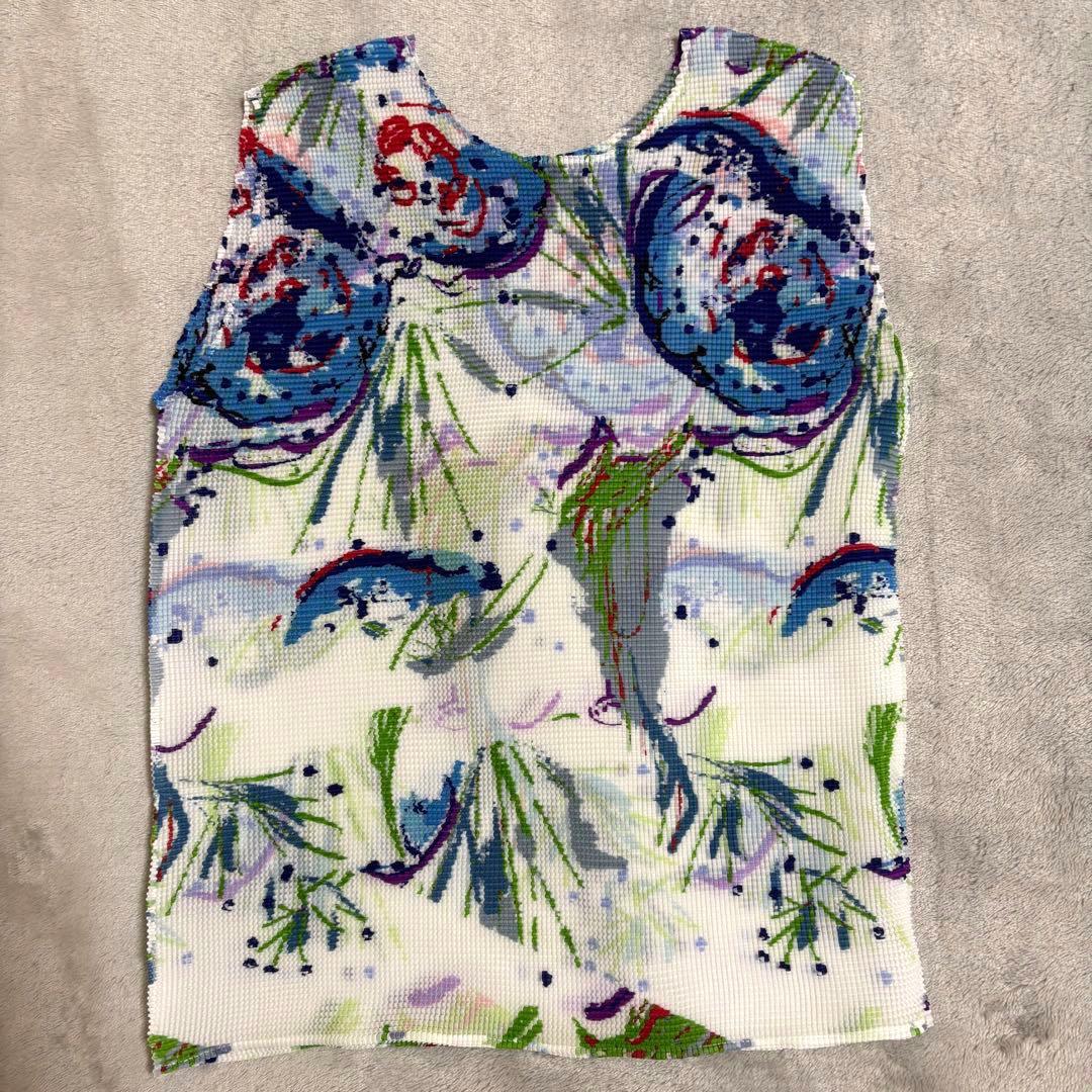 me ISSEY MIYAKE ノースリーブタンクトップ