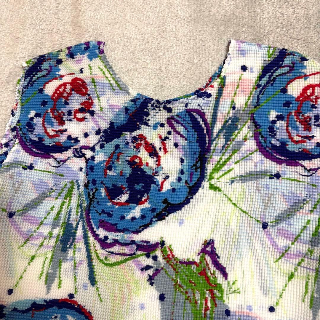 me ISSEY MIYAKE ノースリーブタンクトップ