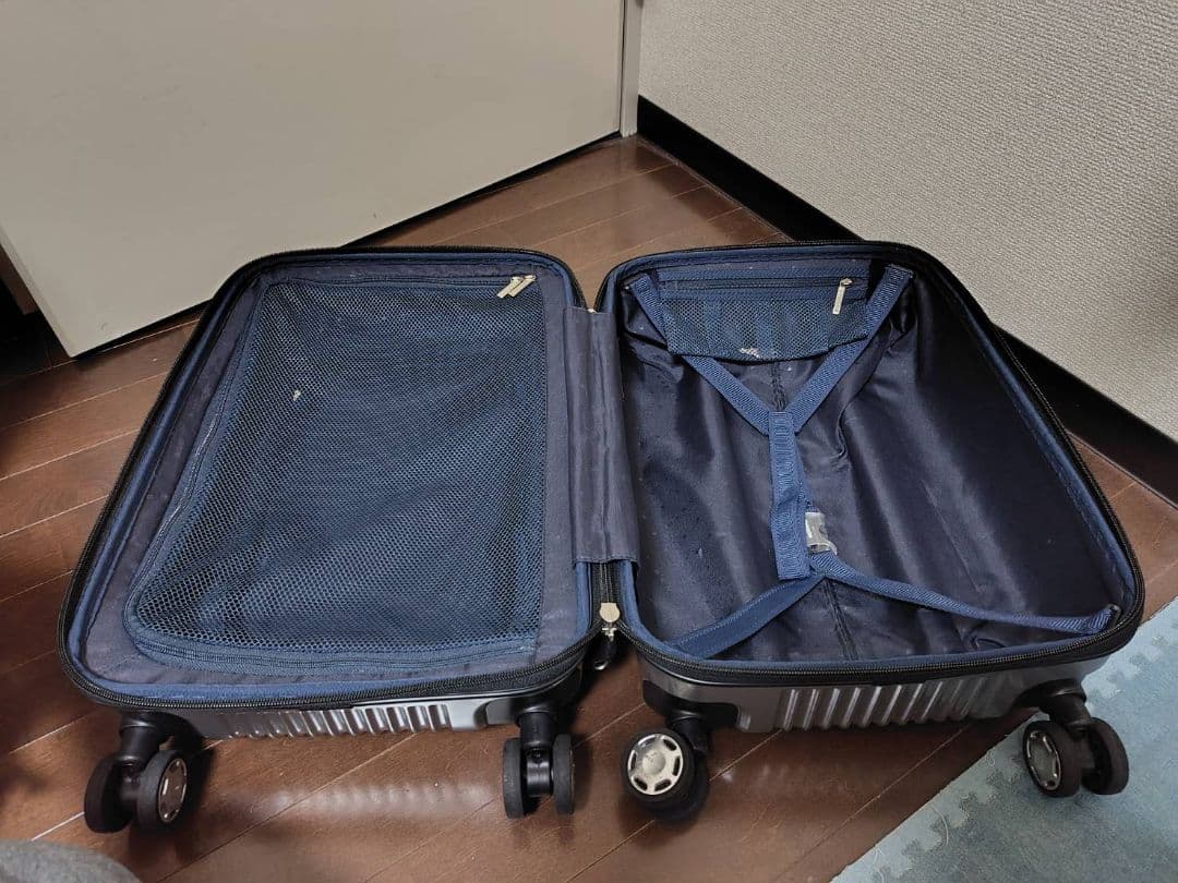 シルバー スーツケース TSAロック ビジネス 機内持ち込み