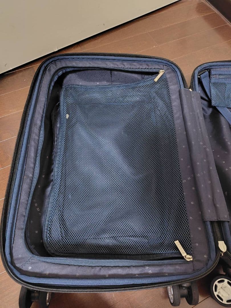 シルバー スーツケース TSAロック ビジネス 機内持ち込み