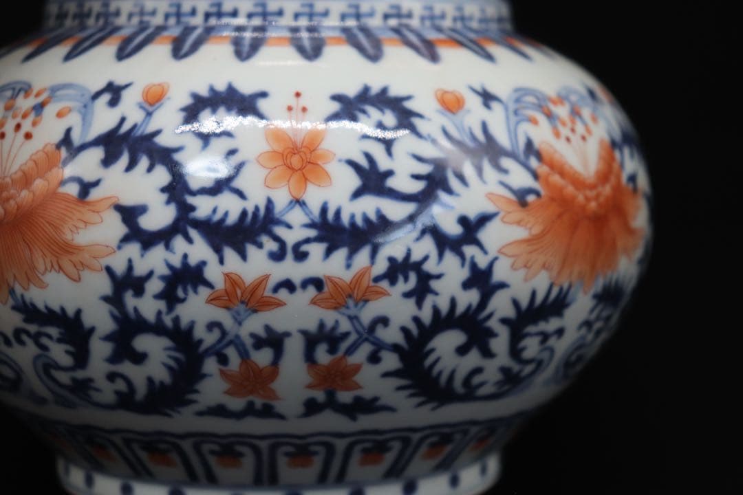 中国　染付ハン紅花卉紋雙耳瓶　大清乾隆年製銘　送料込み0907