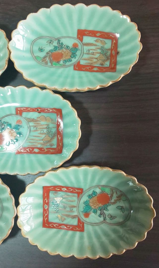 古伊万里 青磁 手書色絵染付 牡丹蝶文 菊花長皿 木箱入