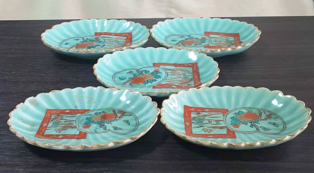 古伊万里 青磁 手書色絵染付 牡丹蝶文 菊花長皿 木箱入