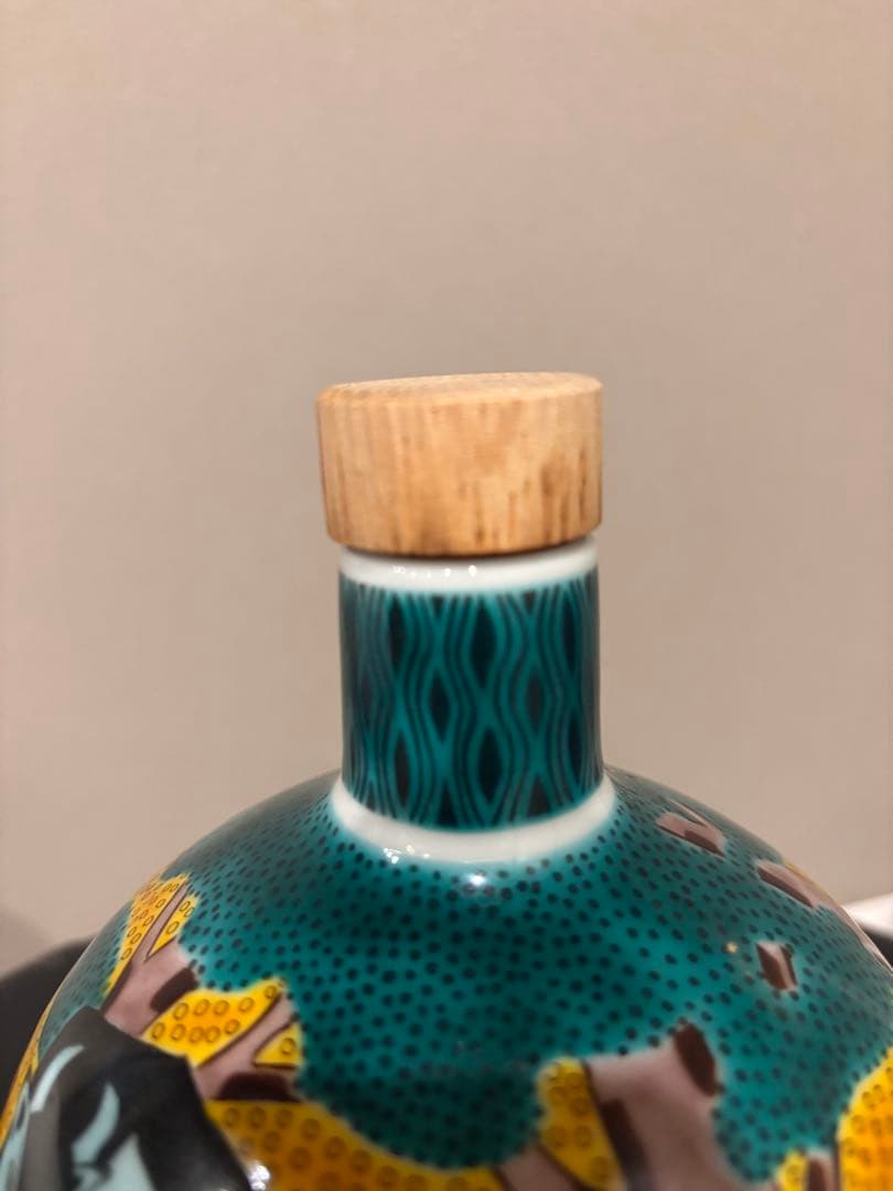 【九谷焼　竹鳳窯　吉田屋風牛の図 】サントリーブランデー　空きボトルのみ