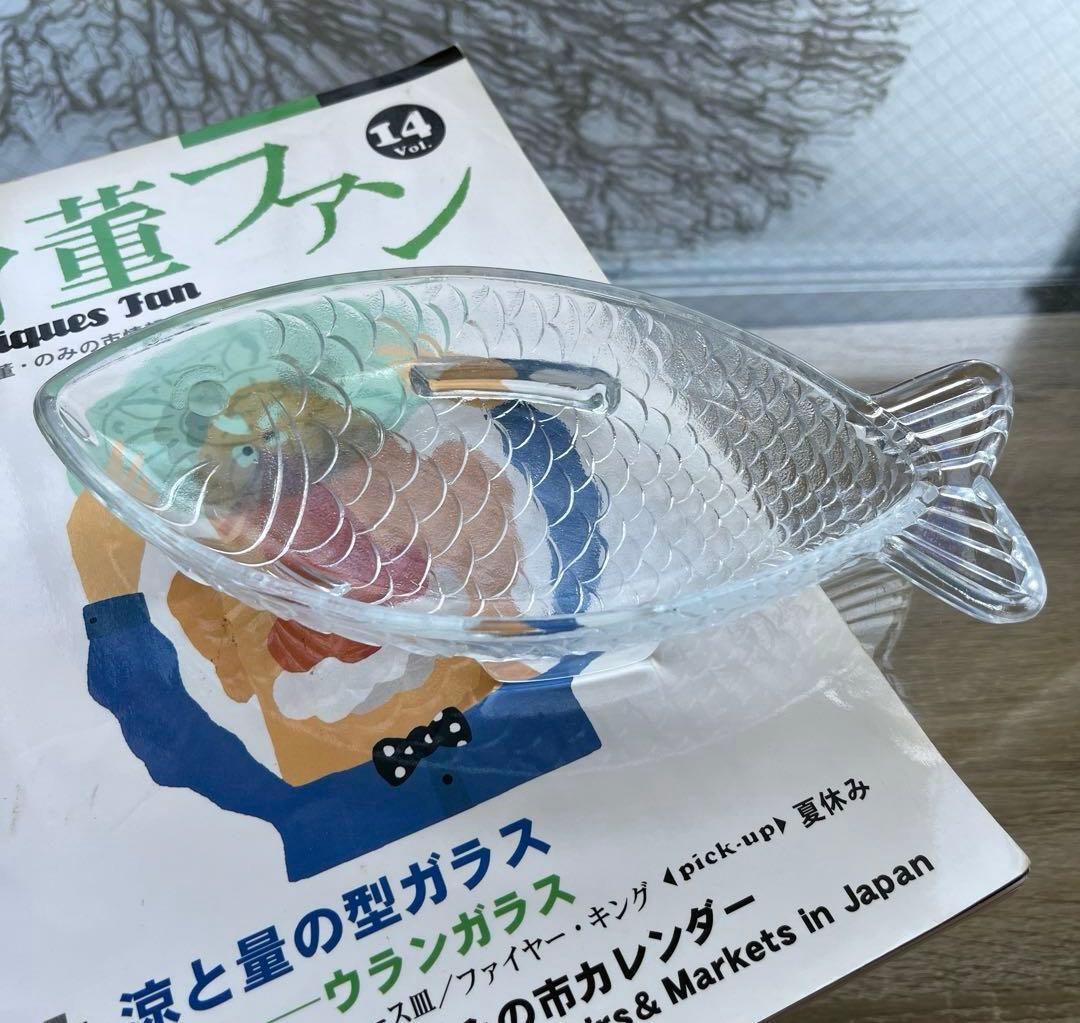 骨董　時代ガラス　希少　魚型　鯉　下駄脚付　プレスガラス　長皿　刺身皿　１客